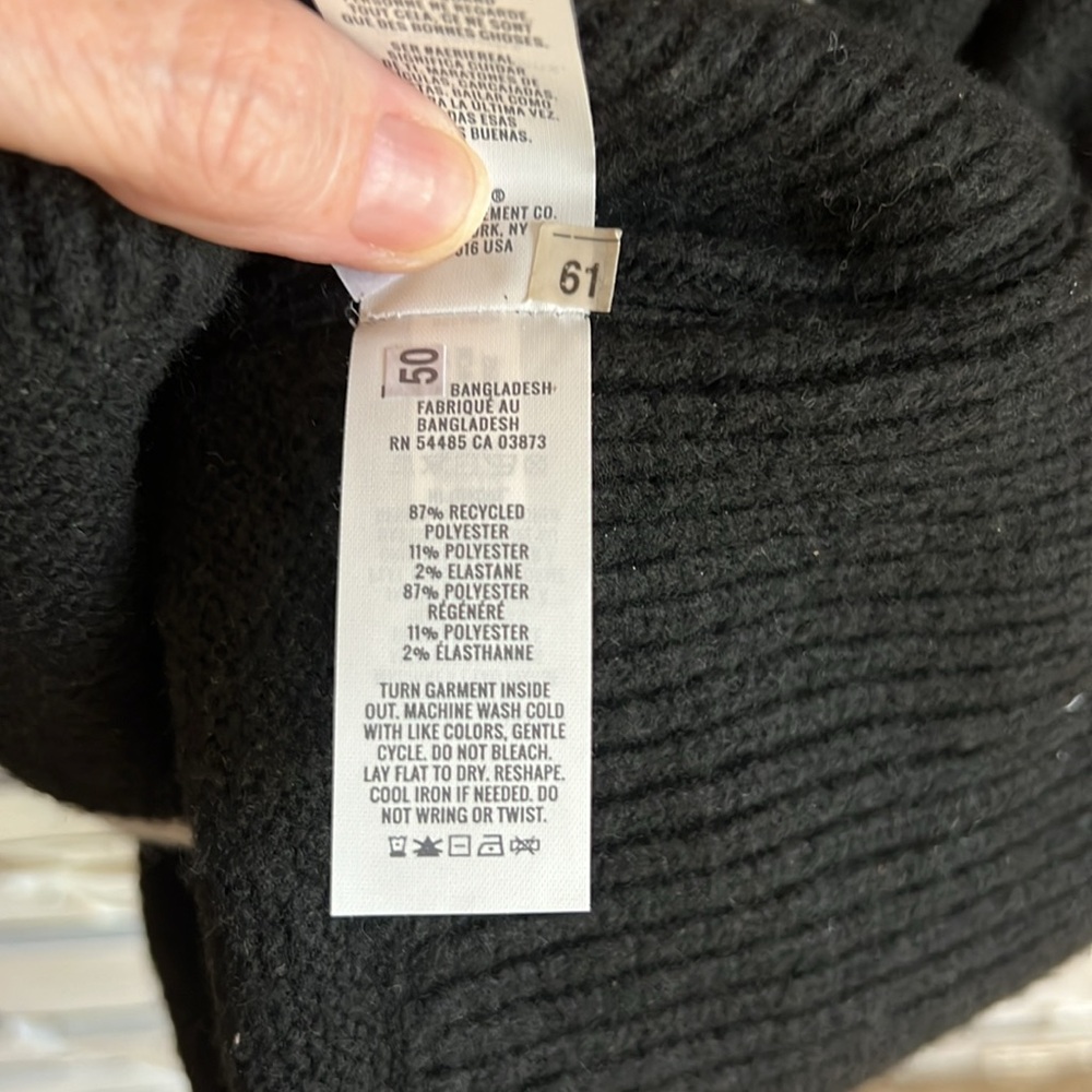 NWT Aerie Black and White V-Neck Unreal Polo Sweater - Picture 6 of 6